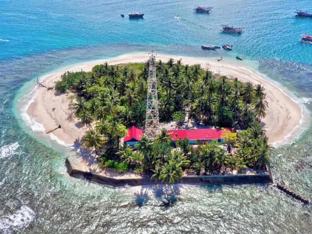 https://rian.sempatpanic.site/assets/images/sliders/Foto-Pulau-Kasiak-Kota-Pariaman-@pariaman_tourism11.jpg